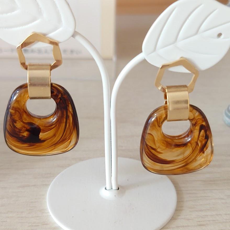 14　訳ありアウトレット◆べっ甲調スタッドピアス◆送料無料◆ワンコイン